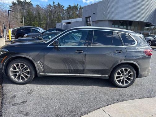 Dark Graphite Metallic 2022 BMW X5 xDrive40i