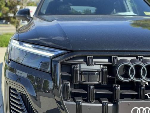 2025 Audi Q7 55 Premium Plus