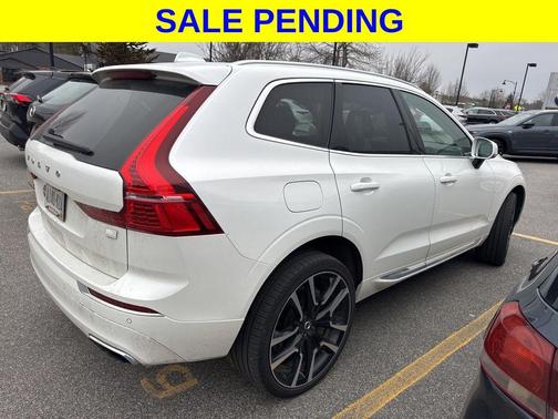 Crystal White Metallic 2021 Volvo XC60 Recharge Plug-In Hybrid T8 Inscription Expression