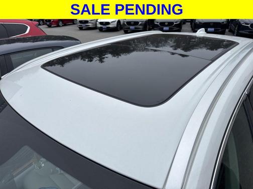 Crystal White Metallic 2021 Volvo XC60 Recharge Plug-In Hybrid T8 Inscription Expression