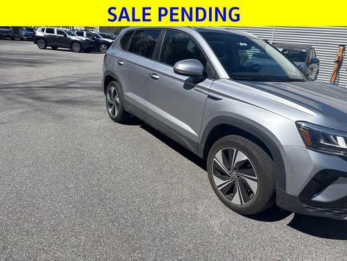 Silver Metallic 2024 Volkswagen Taos 1.5T SE