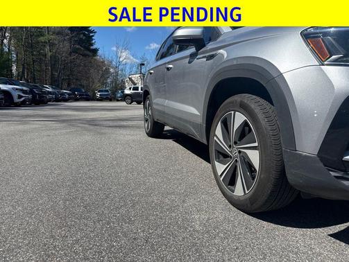 Silver Metallic 2024 Volkswagen Taos 1.5T SE