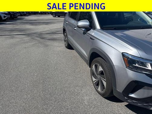Silver Metallic 2024 Volkswagen Taos 1.5T SE