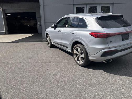 Florett Silver Metallic 2025 Audi Q5 Premium Plus TFSI quattro S tronic