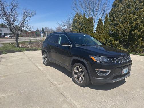 Diamond Black Crystal Pearlcoat 2019 Jeep Compass Limited