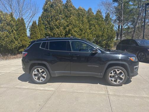 Diamond Black Crystal Pearlcoat 2019 Jeep Compass Limited