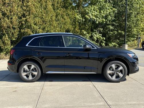 2022 Audi Q5 40 Premium Plus