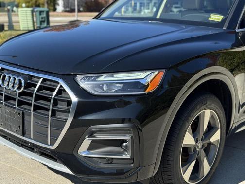 2022 Audi Q5 40 Premium Plus
