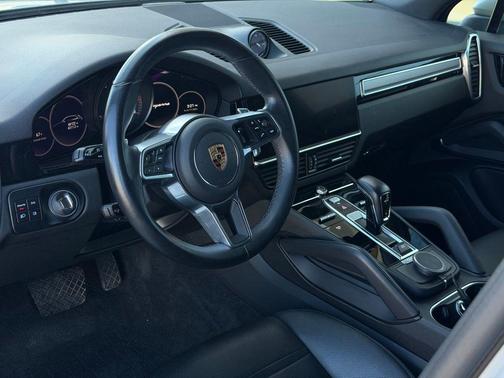 2023 Porsche Cayenne Platinum Edition