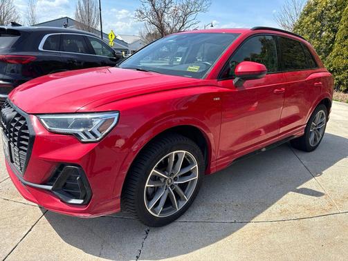 Tango Red Metallic 2023 Audi Q3 Premium 45 TFSI S line quattro Tiptronic