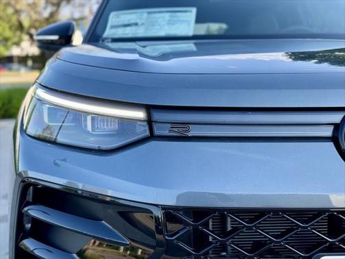 2025 Volkswagen Tiguan 2.0T SE R-Line Black 4MOTION