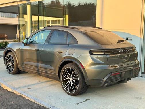 2024 Porsche Macan 4