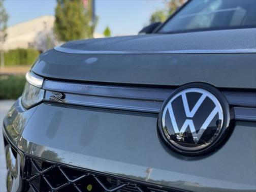 2025 Volkswagen Tiguan 2.0T SE R-Line Black 4MOTION