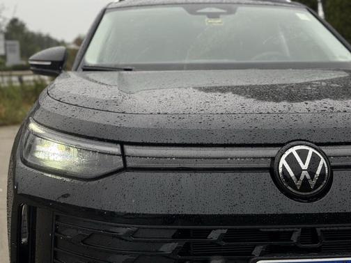 2025 Volkswagen Tiguan 2.0T SE 4MOTION