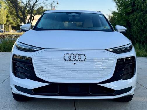 2025 Audi Q6 e-tron Premium Plus quattro