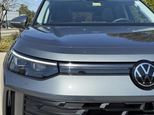2025 Volkswagen Tiguan 2.0T SE 4MOTION
