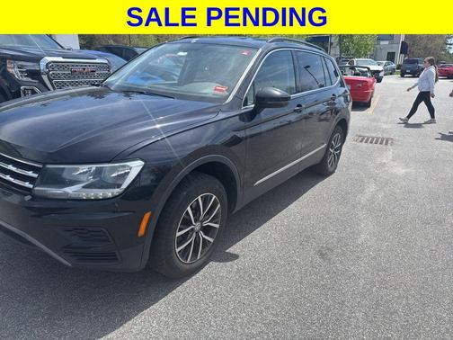 Deep Black Pearl 2020 Volkswagen Tiguan 2.0T SE 4MOTION