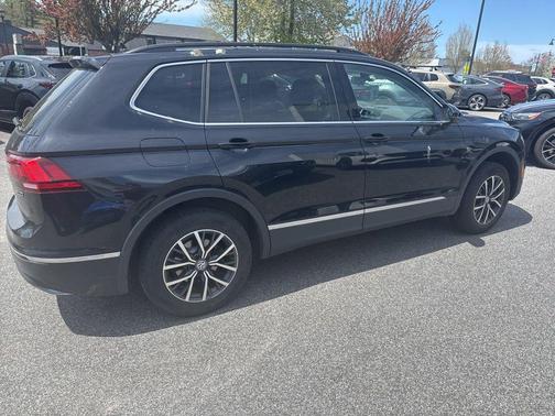 Deep Black Pearl 2020 Volkswagen Tiguan 2.0T SE 4MOTION