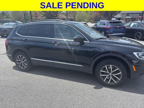 Deep Black Pearl 2020 Volkswagen Tiguan 2.0T SE 4MOTION
