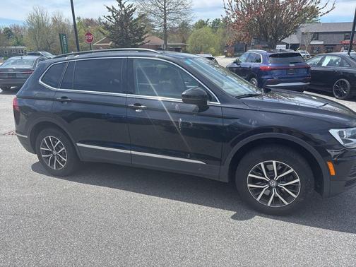 Deep Black Pearl 2020 Volkswagen Tiguan 2.0T SE 4MOTION