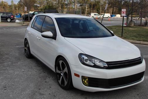 Photo 3 of 10 of 2013 Volkswagen GTI Drivers Edition