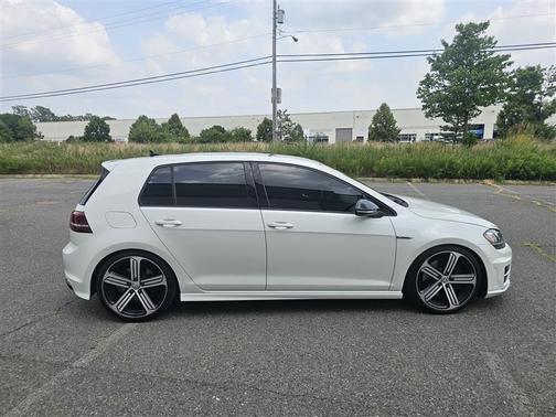 2016 Volkswagen Golf R 4-Door w/DCC & Navigation