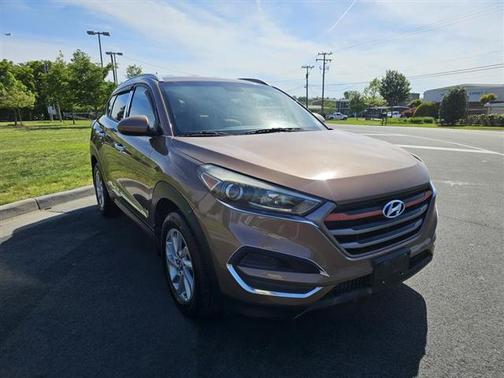 2016 Hyundai TUCSON SE