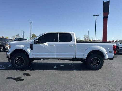 White 2019 Ford F-250 Lariat