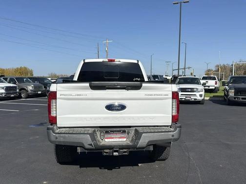 White 2019 Ford F-250 Lariat