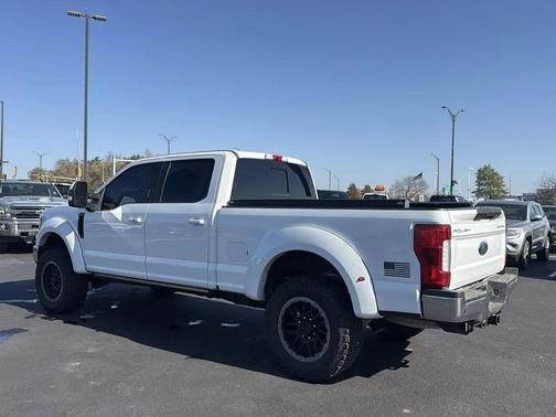 White 2019 Ford F-250 Lariat