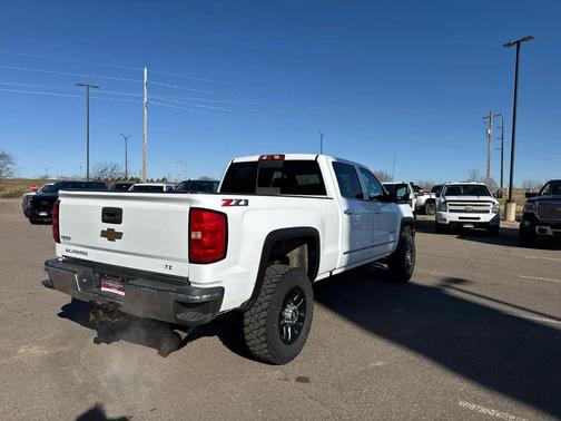 Summit White 2018 Chevrolet Silverado 2500 LTZ