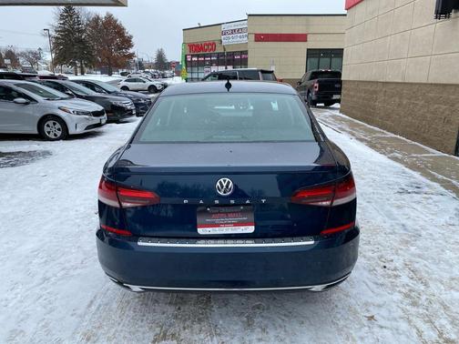 2022 Volkswagen Passat 2.0T SE