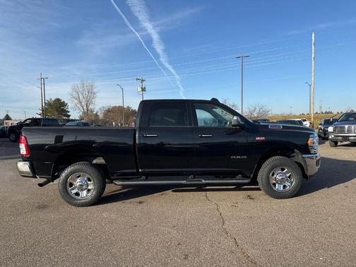 2019 RAM 2500 Big Horn Crew Cab 4x4 6'4' Box
