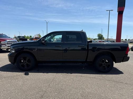 Brilliant Black Crystal Pearlcoat 2018 RAM 1500 Big Horn
