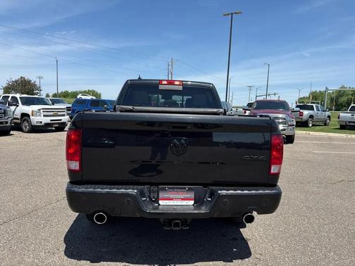 Brilliant Black Crystal Pearlcoat 2018 RAM 1500 Big Horn