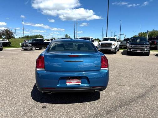 2022 Chrysler 300 Touring
