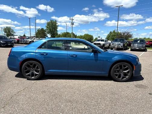 2022 Chrysler 300 Touring