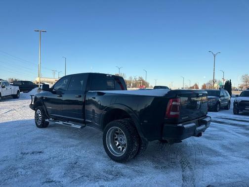 2019 RAM 3500 Laramie Crew Cab 4x4 8' Box
