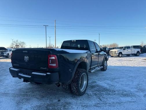 2019 RAM 3500 Laramie Crew Cab 4x4 8' Box