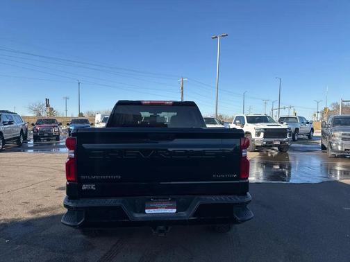 2022 Chevrolet Silverado 1500 Custom Trail Boss