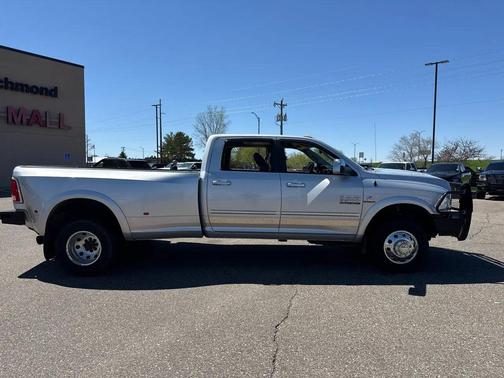Bright Silver Metallic Clearcoat 2018 RAM 3500 Laramie Crew Cab 4x4 8' Box