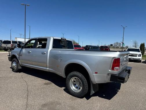 Bright Silver Metallic Clearcoat 2018 RAM 3500 Laramie Crew Cab 4x4 8' Box