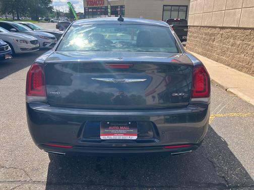 2018 Chrysler 300 S