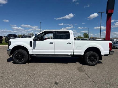 White 2019 Ford F-250 Lariat