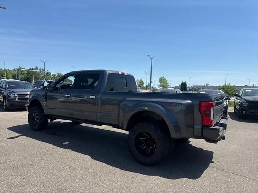 Magnetic Metallic 2017 Ford F-350 Platinum