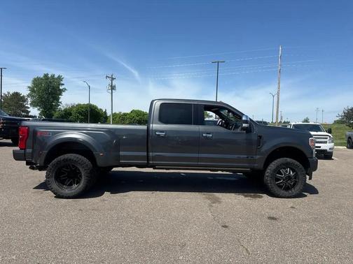 Magnetic Metallic 2017 Ford F-350 Platinum