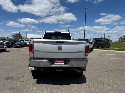 Bright Silver Metallic Clearcoat 2018 RAM 2500 Laramie Crew Cab 4x4 6'4' Box