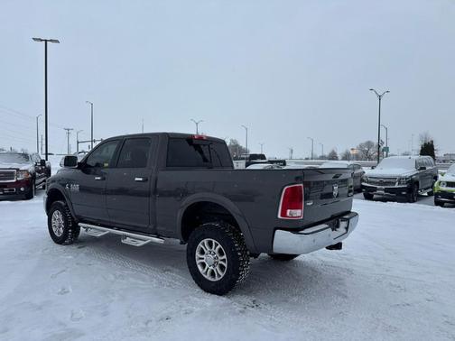 2018 RAM 2500 Laramie Crew Cab 4x4 6'4' Box