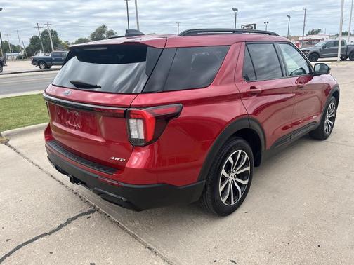 Rapid Red Metallic Tinted Clearcoat 2025 Ford Explorer ST-Line