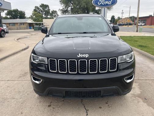 Diamond Black 2019 Jeep Grand Cherokee Laredo E